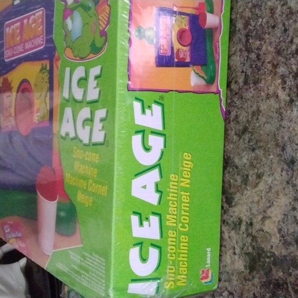 Vintage Lanard Ice Age Sno-Cone Machine, 1995. - Picture 5 of 16